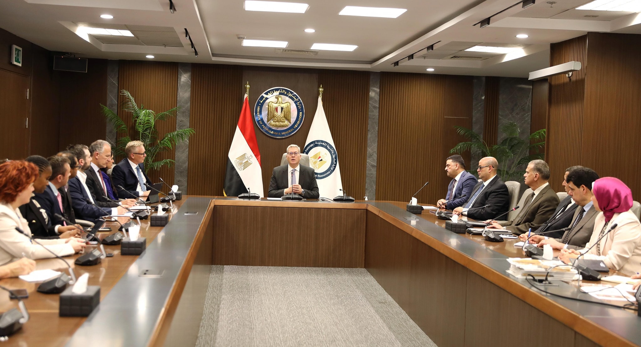 وزير البترول لوفد شركة انجلوجولد اشانتي العالمية: تعزيز جاذبية قطاع التعدين للإستثمار بإجراءات تحفيزية